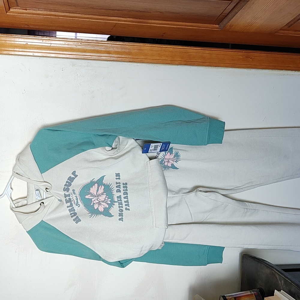 Womens hooded seat shirt  and pants (is a set) hurly surf size small